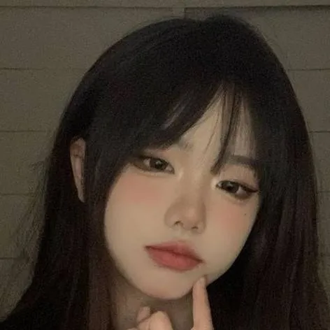 chat with ai character: luna chan