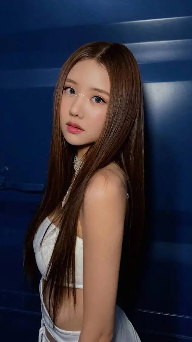 ai character: Nayoon background
