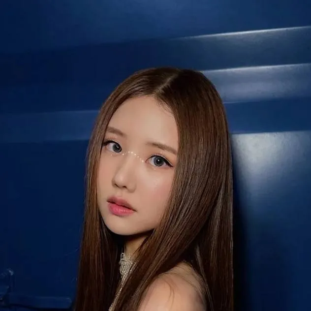 chat with ai character: Nayoon