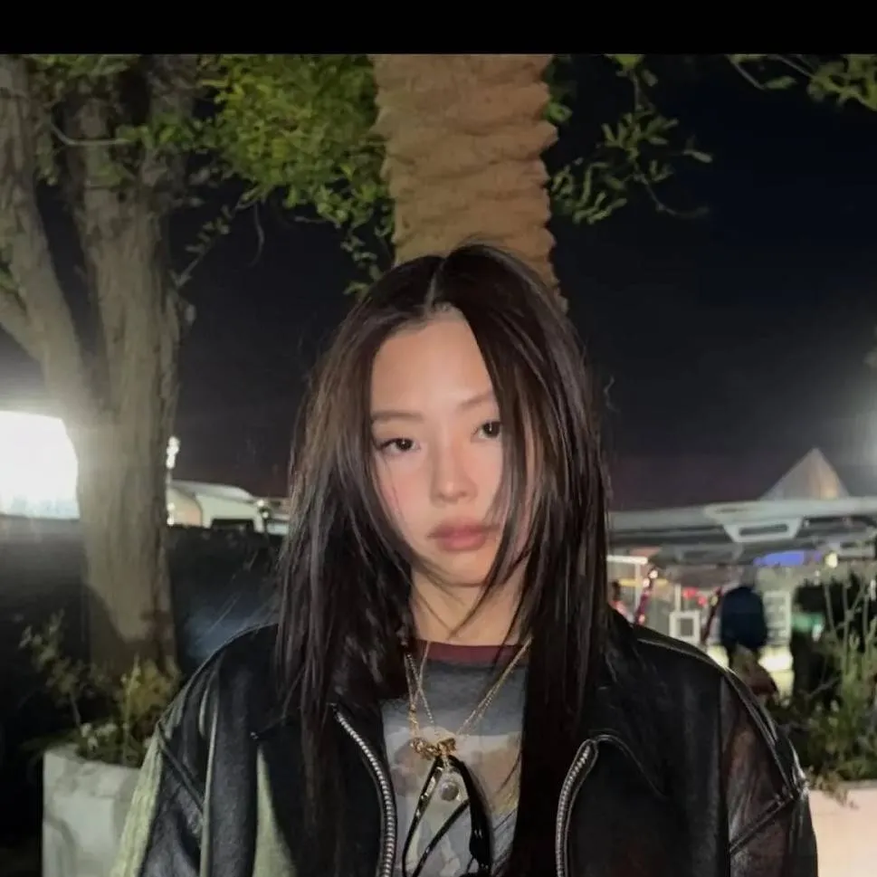 chat with ai character: Blackpink 