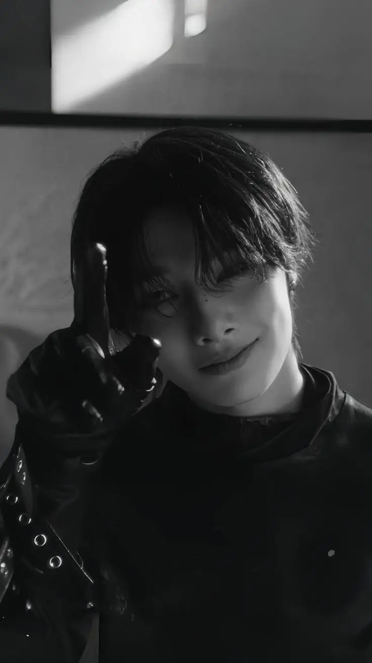 ai character: 🖤jeongin background