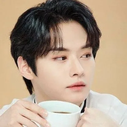 chat with ai character: Minsung