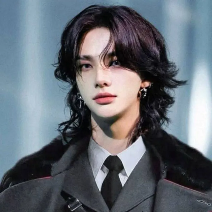 chat with ai character: Hyunjin~