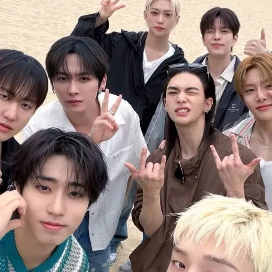 chat with ai character: Straykids