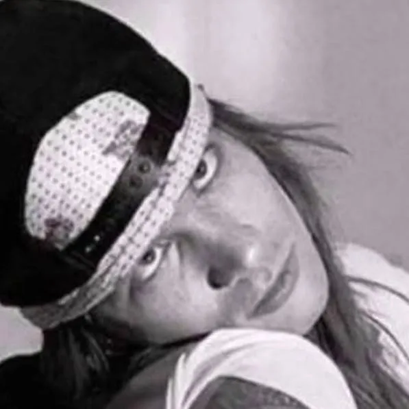 chat with ai character: Axl Rose