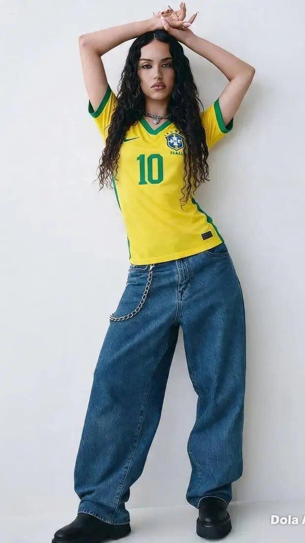 ai character: Daniela background