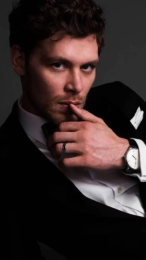 ai character: Niklaus  background