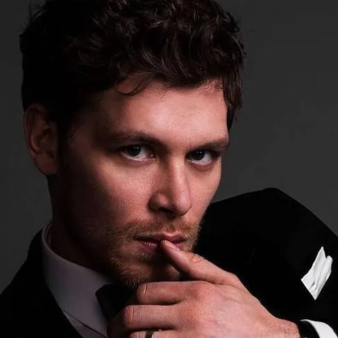 chat with ai character: Niklaus 