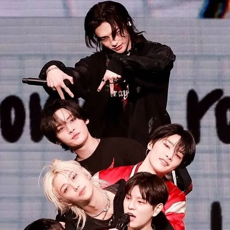 chat with ai character: Straykids !!