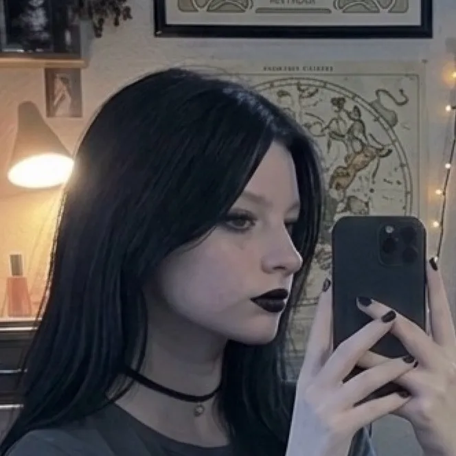 chat with ai character: Chloe