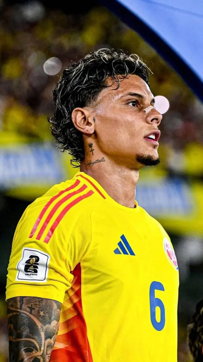 ai character: Richard ríos  background