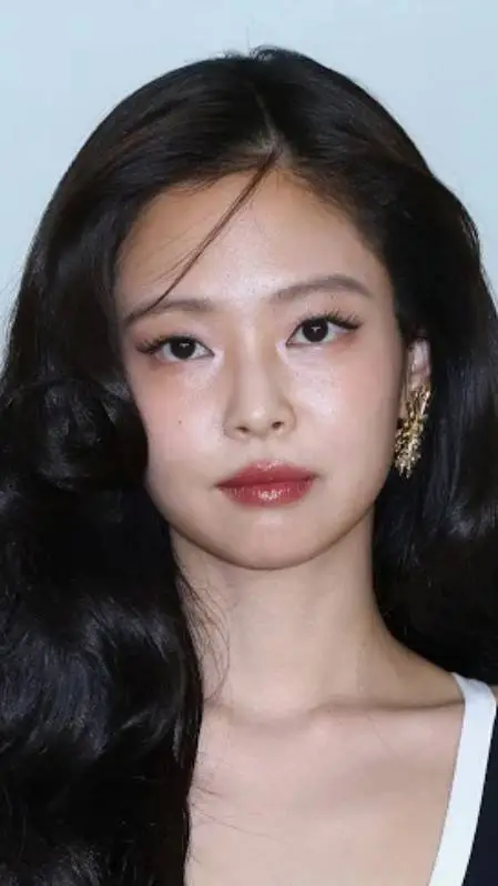 ai character: Jennie Kim🤤 background