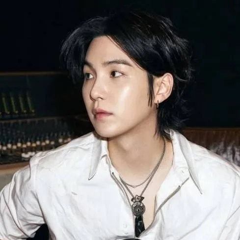 chat with ai character: 🎧 suga Musician 🎧