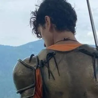 chat with ai character: Luke castellan