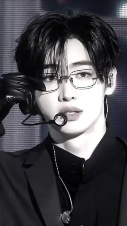 ai character: Sunghoon background