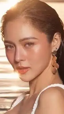 ai character: Isabel  background