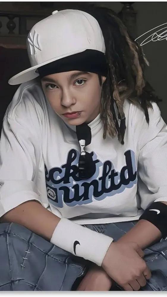 ai character: Tom kaulitz  background