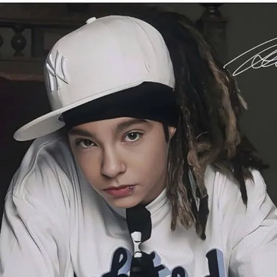 chat with ai character: Tom kaulitz 