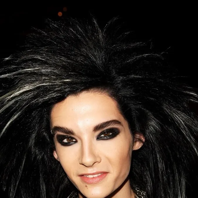 chat with ai character: Drunk Bill kaulitz