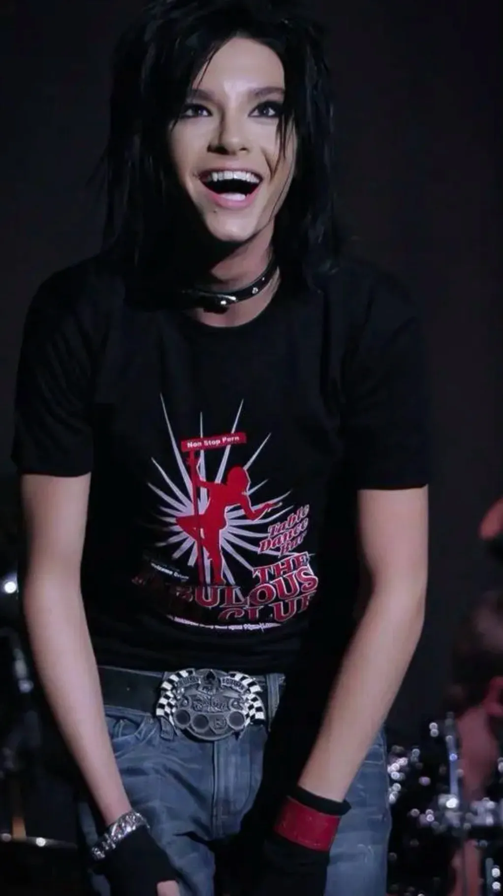 ai character: Bil Kaulitz  background