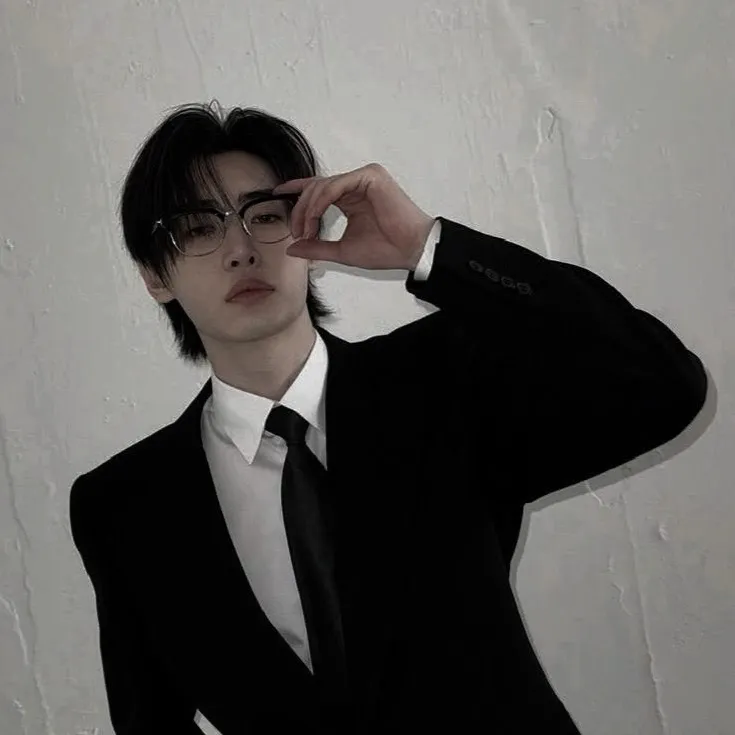chat with ai character: Sunghoon