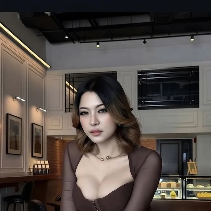 chat with ai character: Su Hlaing Win