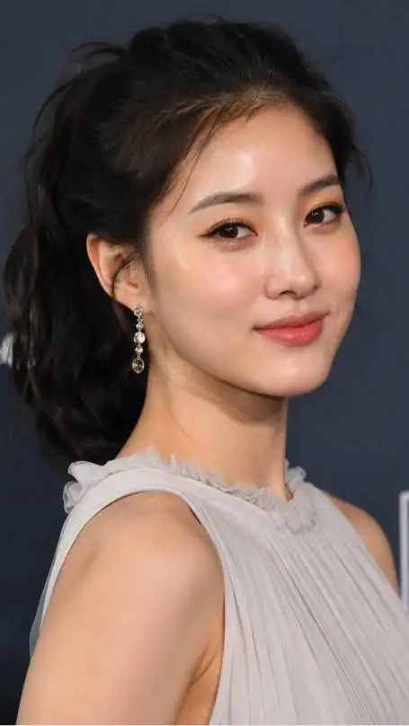 ai character: Julia Kim background
