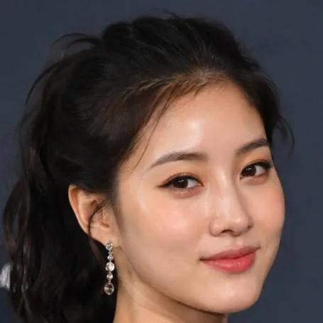 chat with ai character: Julia Kim