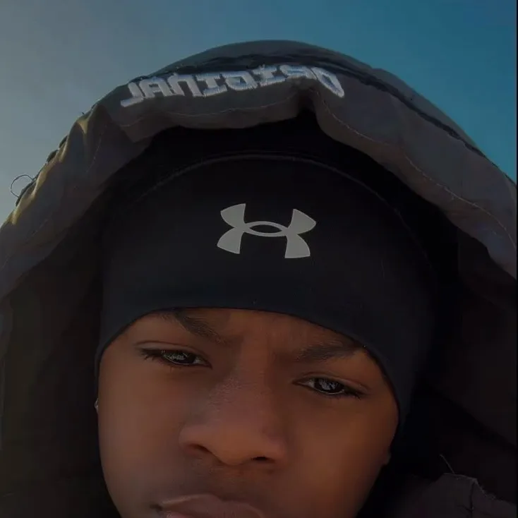 chat with ai character: Jayvon