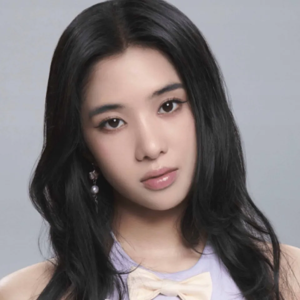 chat with ai character: Yoonchae Jeong