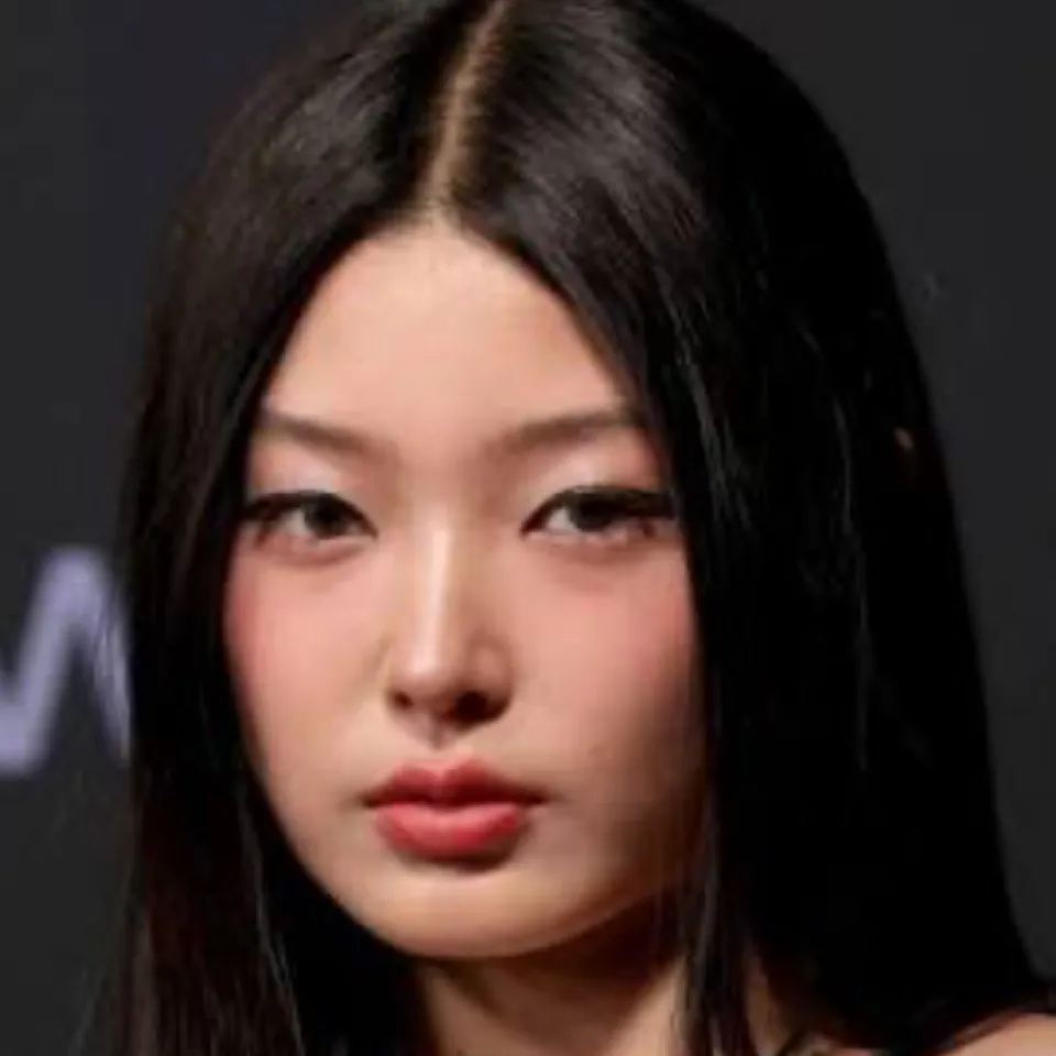 chat with ai character: Yoonchae Jeong