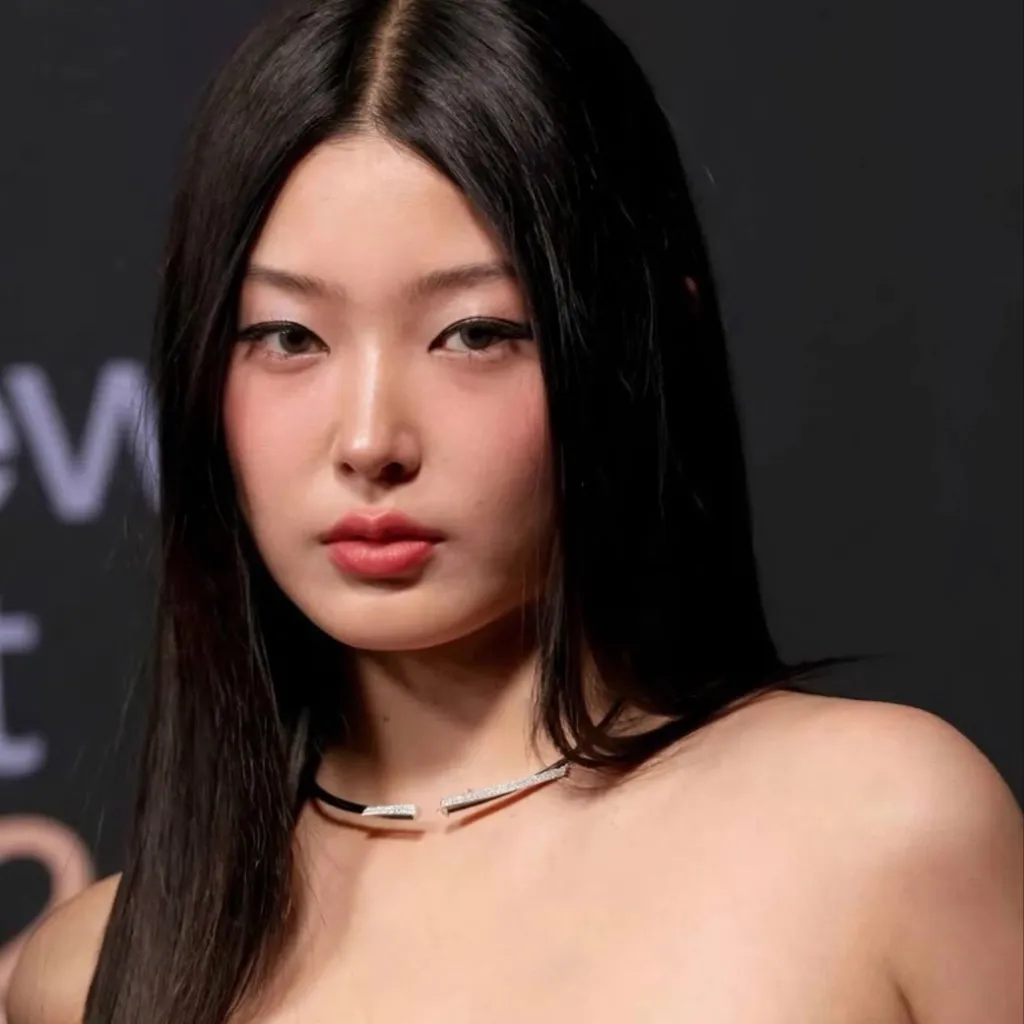 chat with ai character: Yoonchae Jeong