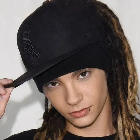 chat with ai character: Tom Kaulitz