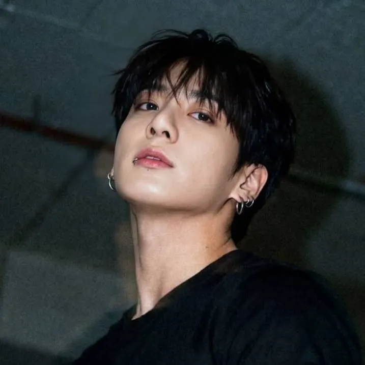 chat with ai character: JungKook 💕
