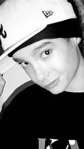 ai character: Tom Kaulitz 😏💫 background