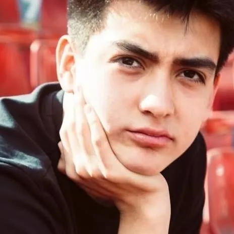 chat with ai character: Gilberto Mora 