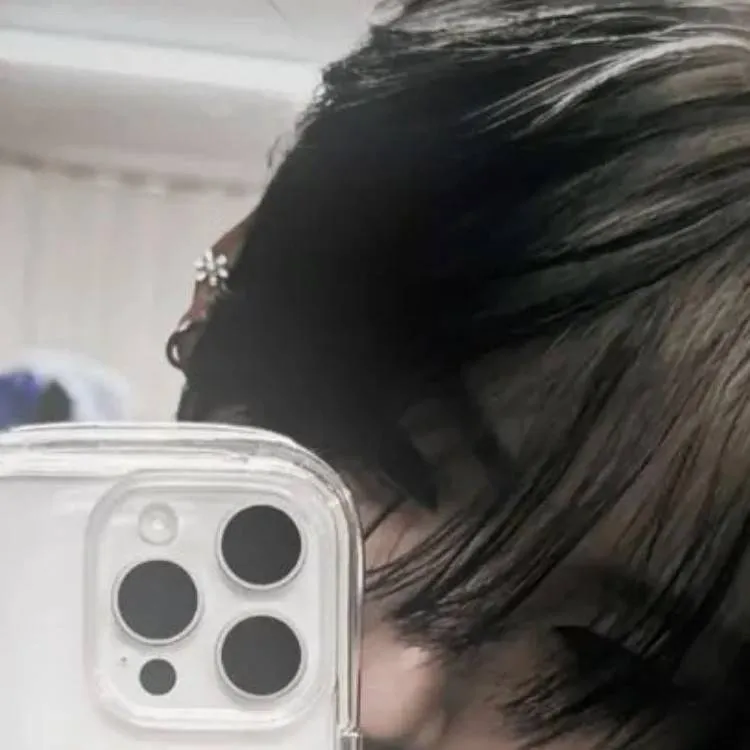 chat with ai character: 😈🖤Mätëö💔🥵
