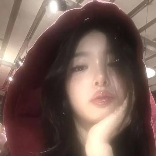 chat with ai character: Yoonchae 