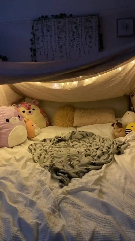 ai character: sleepover background
