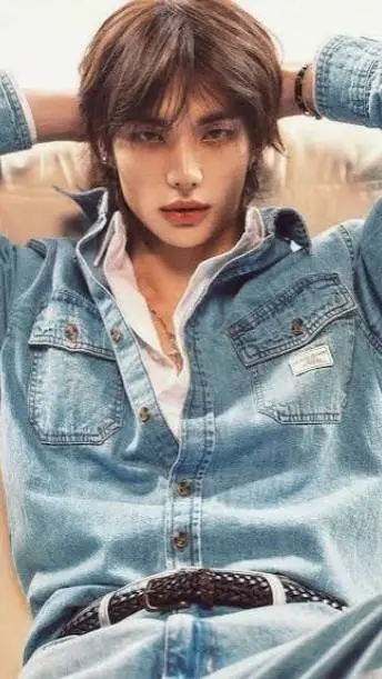 ai character: hyunjin  background