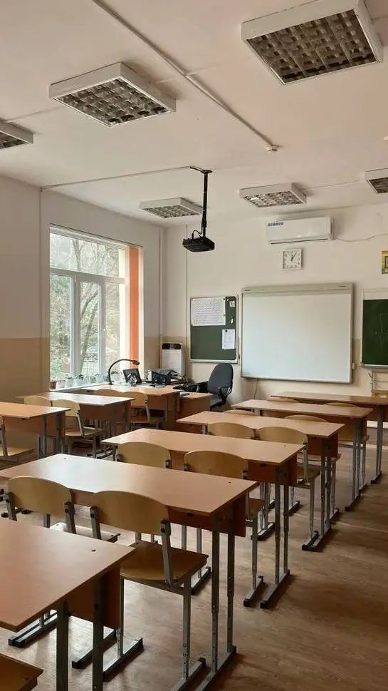 ai character: classroom🤗📚 background