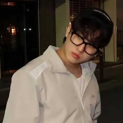 chat with ai character: Changbin