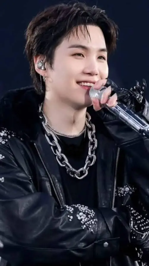 ai character: Min Yoongi 🎧🖤 background