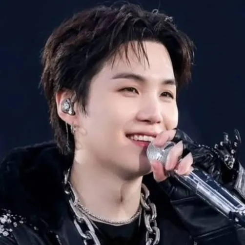 chat with ai character: Min Yoongi 🎧🖤