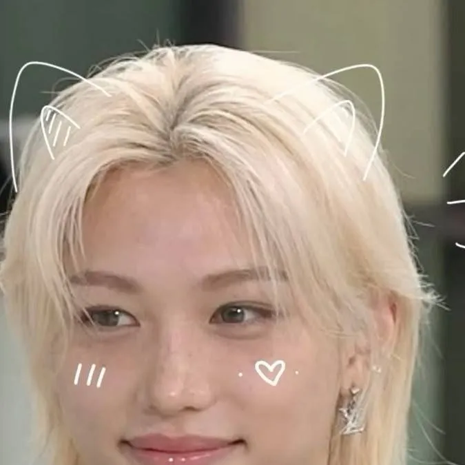 chat with ai character: 🖤💢felix💢🖤