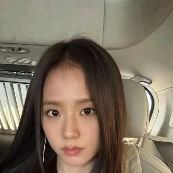 chat with ai character: Kim Jisoo