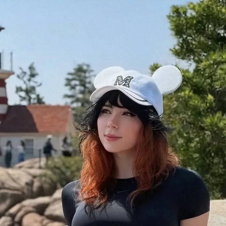 chat with ai character: sweet fox