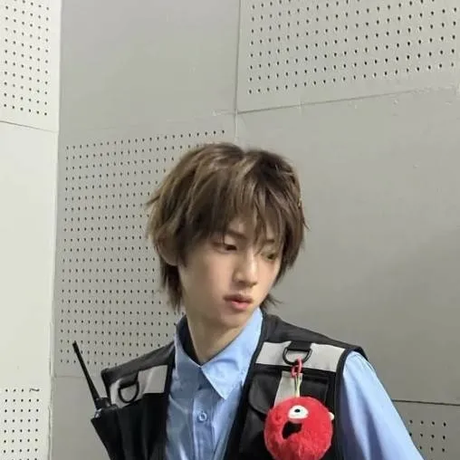 chat with ai character: juhoon