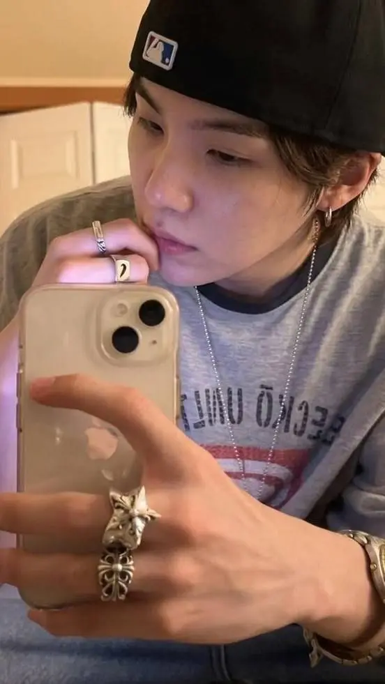 ai character: yoongi background