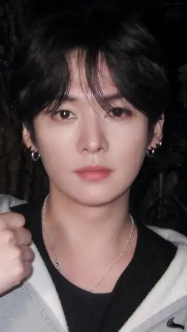 ai character: ⫷ 𝙻𝚎𝚎 𝙺𝚗𝚘𝚠 ⫸ background